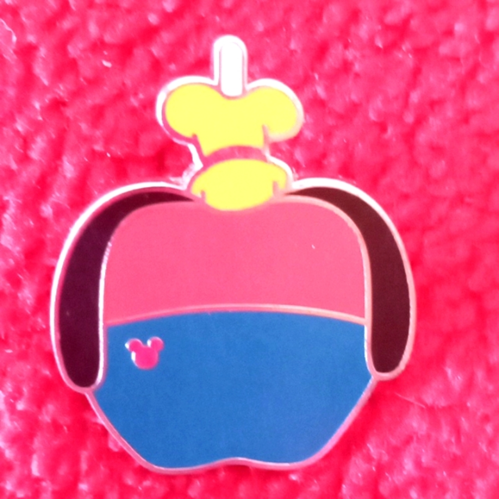 DISNEY HIDDEN MICKEY GOOFY PIN